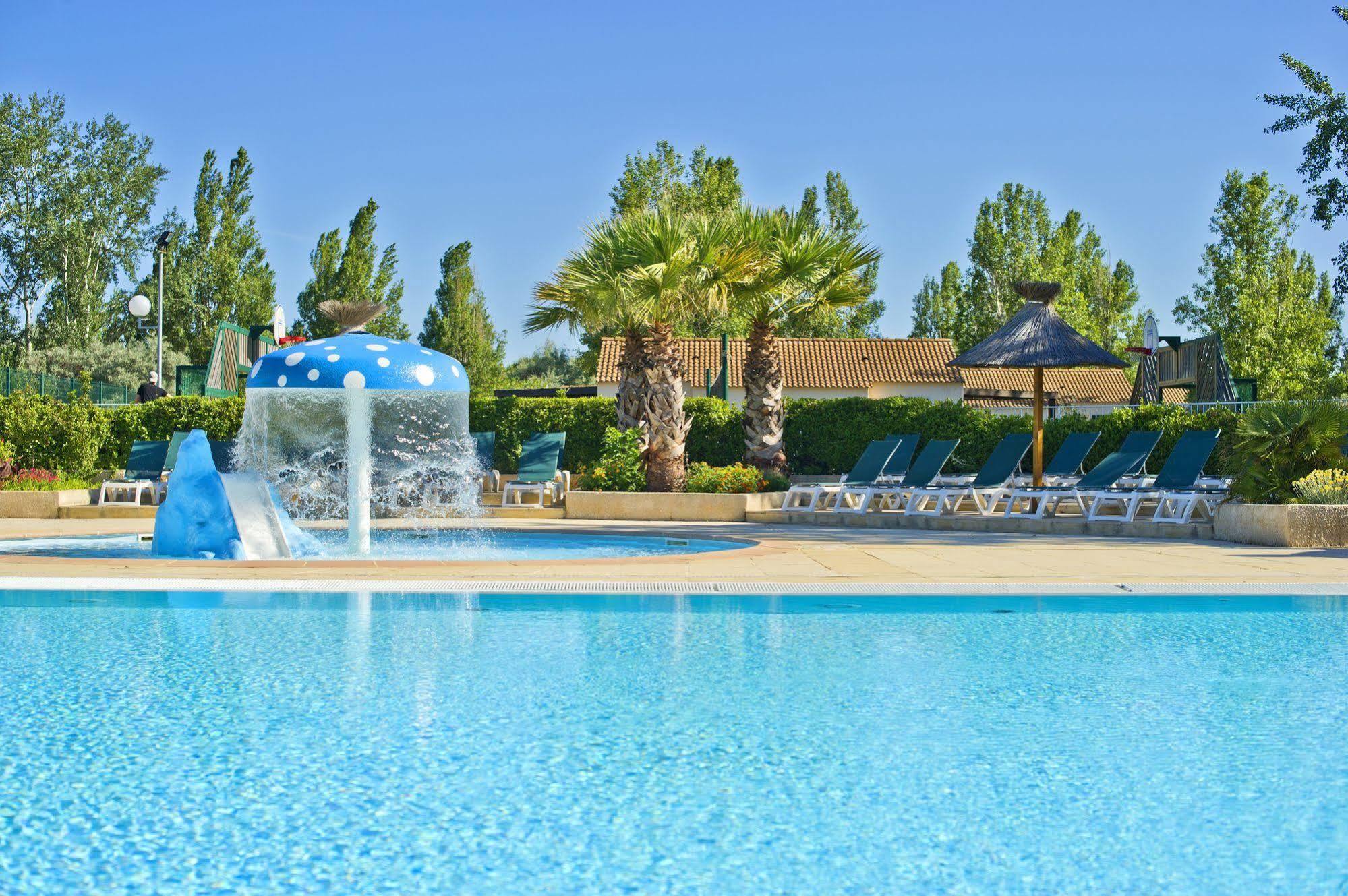 Azureva Le Grau Du Roi Aparthotel Bagian luar foto